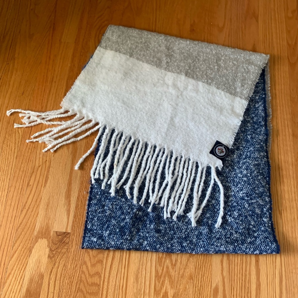 Womens Winnipeg Jets scarf
